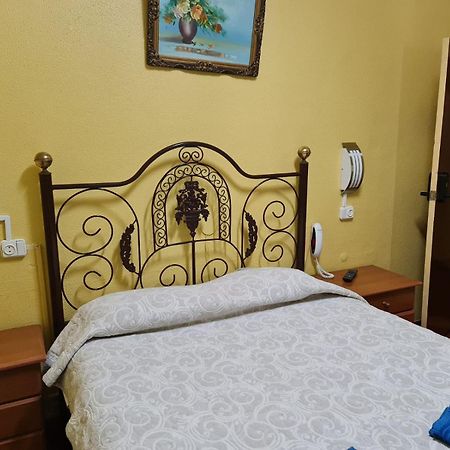 מלון ליסבון Pensao Residencial Flor Dos Cavaleiros מראה חיצוני תמונה
